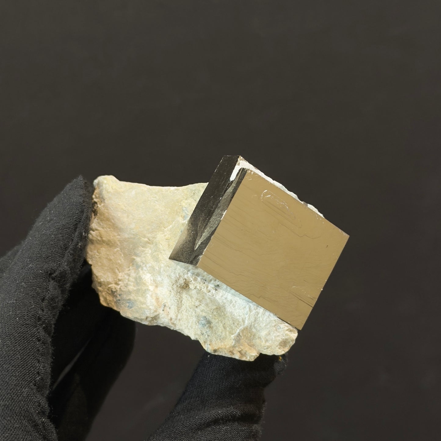 *Rare Rectangle on Matrix from Mina Ampliación A Victoria, Navajún, Spain.