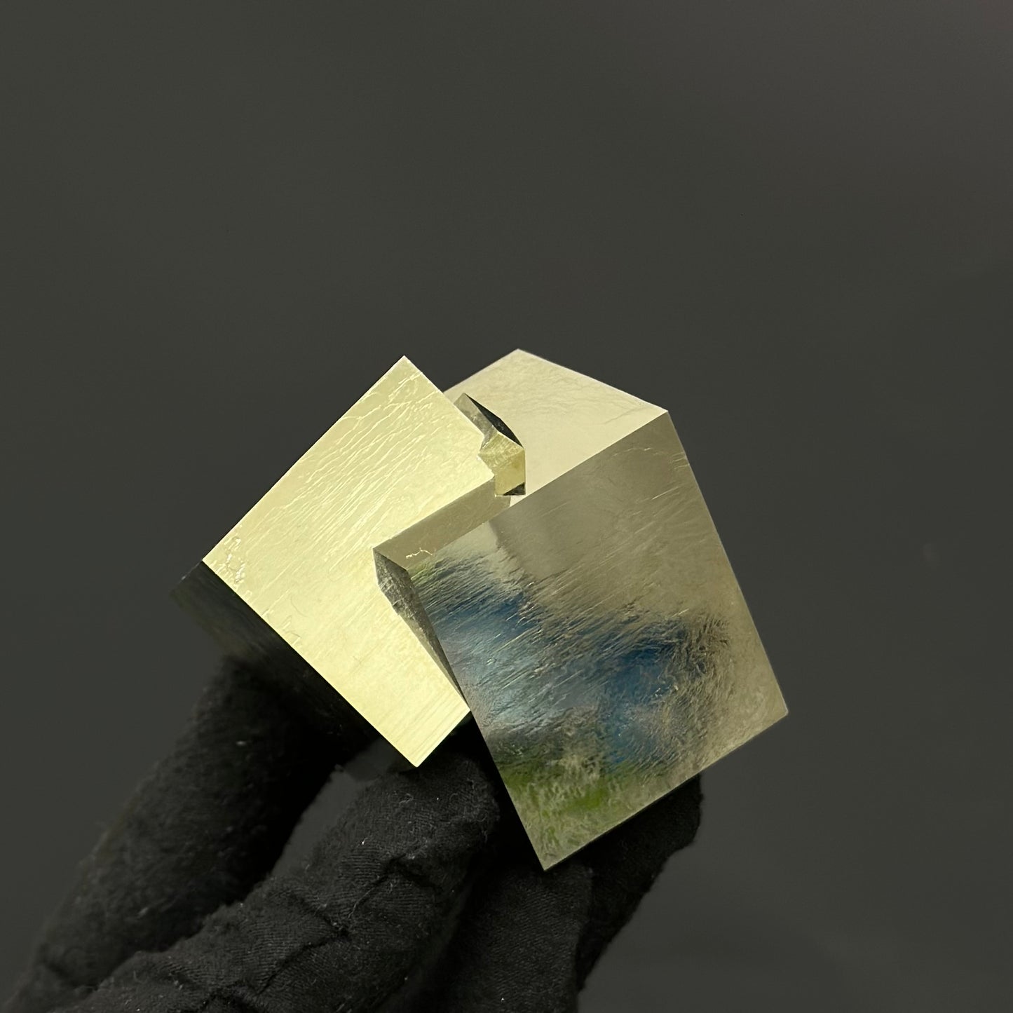 Genuine Intergrown from Mina Ampliación A Victoria, Navajún, Spain.
