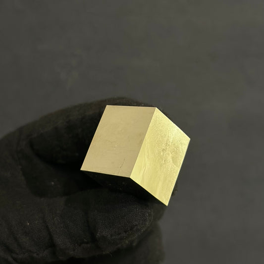 SINGLE CUBE | Cubic Pyrite from Mina Ampliación A Victoria, Navajún, Spain.