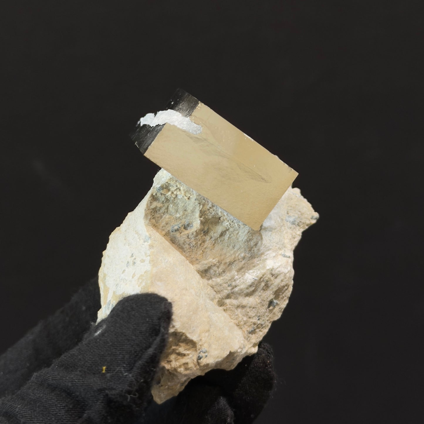 *Rare Rectangle on Matrix from Mina Ampliación A Victoria, Navajún, Spain.