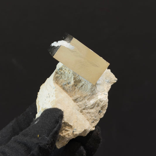 *Rare Rectangle on Matrix from Mina Ampliación A Victoria, Navajún, Spain.